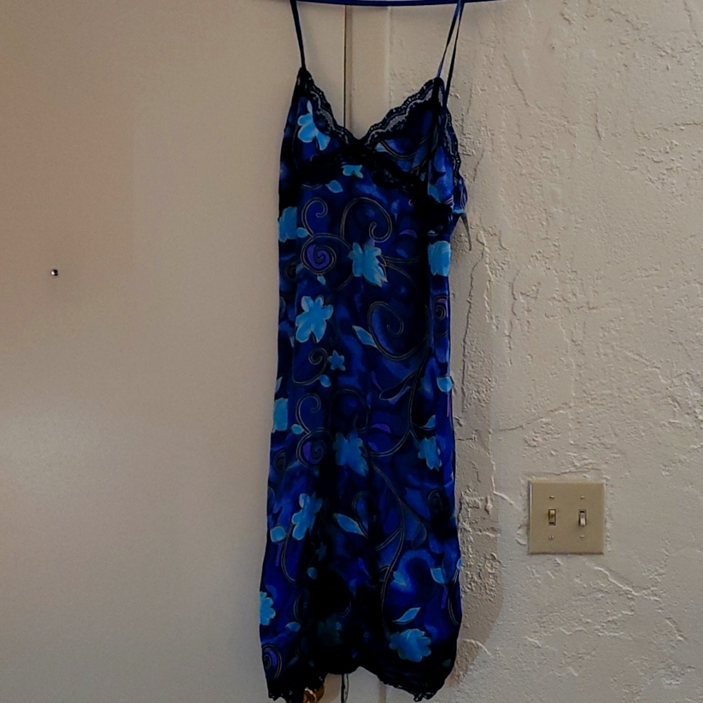 Vanity fair night gown